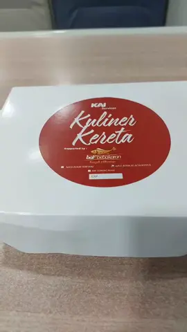 Makan di Kereta Api #kulinermalam #kuliner #kulinerkereta #kai #kaiindonesia 