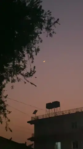 When I see the moon, I always think of you coz no matter where we are, we always see the same moon… ♥️🌙 #spacechya #moonnight 