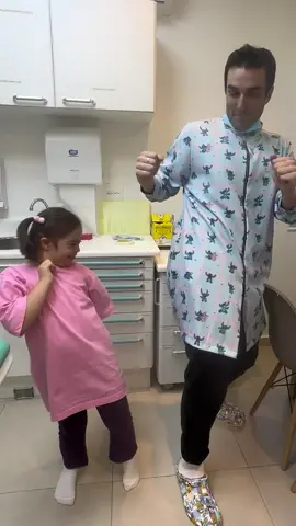 Olha a cara dela que a música está dando erro! 😂😂😂😂