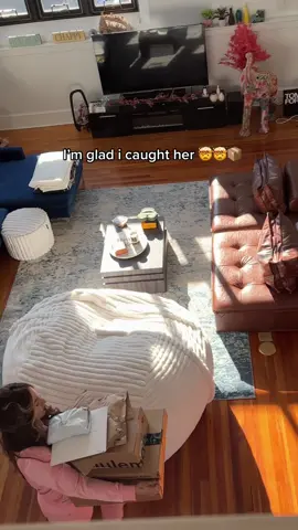 My Wife thinks her superpower is making ALL her packages DISAPPEAR 🤯🤯😂😂😭 #lingandlamb #couple #fun 