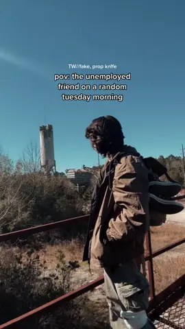 TW//fake, prop kn1fe!! you all already know the show i’ve just started watching.. #tlou #thelastofus #elliewilliams #postapocalyptic #earthtones #fairygrunge #fantasy #apocalypse #apocalypseaesthetic 