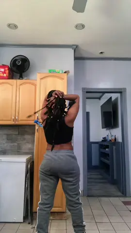 Who she think she is? 😜 #schoolspiracies #bbs #blackgirlmagic #trinigirl🇹🇹 #jamaicangal #cheekisolation #cheekisolations #whoshethinksheis? #pressure #flexer #whogoncheckher #Nobody #respecther 