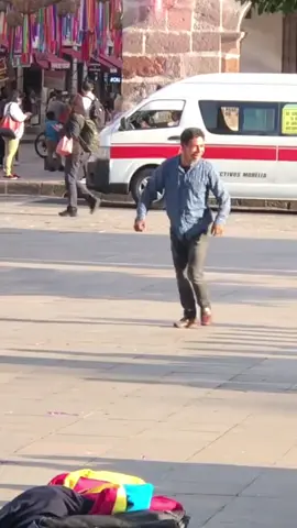 YO CAMINANDO EN LA CALLE 😅😅 #tiktok4fun #tiktok #viral #parati  #loveyoutiktok  #tiktok #foryoupage #fyp #foryou #viral #Love #funny #memes #followme #cute #fun #music #happy #fashion #follow #comedy #bestvideo #tiktok4fun #thisis4u #loveyoutiktok