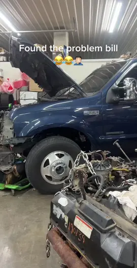 #screammovie #bill is who we blame everything on every shop has a bill that doesn’t even work there 😂🤘🏼#7point3 #powerstroke #superduty #f350 #mechanic #wiggysgarage #mechanicsoftiktok #ford #7tree 