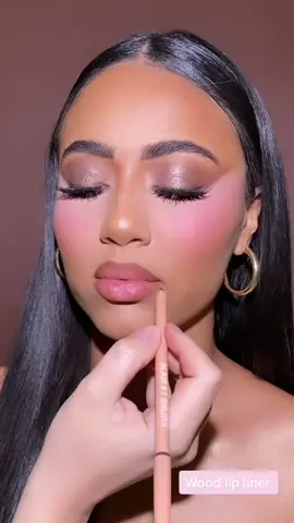 Nude lips 🤎#foryou #foryoupage #makeup #fypシ #baking #makeuptutorial #lips #nudelips #gloss #lipliner #lipstick #tiktokmakeup #pourtoi #fypシ゚viral #fy 