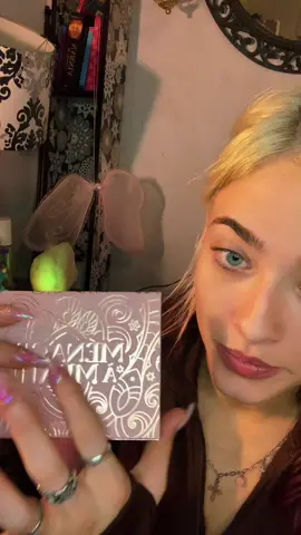 Over explaining random objects for relaxation!!😴💕  #asmr #asmrrandomtriggers #asmroverexplaining 