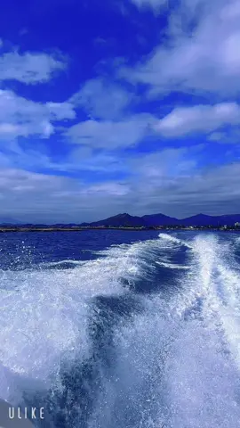 Đến với Nha Trang các bạn nên ghé thăm Đảo Điệp Sơn nhé. Muốn trải nghiệm cuộc sống hoang dã như Robinson ở đảo hoang thì nhất định nên đến nơi này, sẽ đc hoà mình với thiên nhiên đất trời bao la đẹp vô cùng.. Mình đến đây và còn ko muốn ở luôn ko muốn vào đất liền ý.🥰
