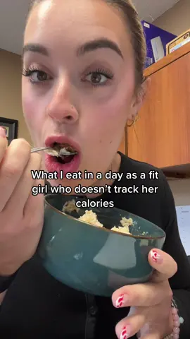 You guys loved the first episode, so here’s another! What I eat in a day as a fit girl who doesn’t tracker calories #whatieat #whatieatinaday #fitgirl #myfitnesspal #calories #foodfreedom #intuitiveeating 