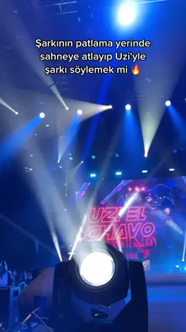 Devamında 2 kişi daha sahneye atlıyor part 2 gelsin mi? #uzi #uzielchavo #konser #volskwagenarena #uzisahneyeatlama #sahneyeatlıyançocuk #sahneyeatlayanlar #purplefest #purplehej 