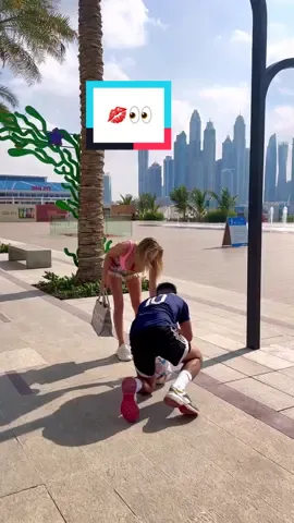 Elle m’a fais un bisous😳💋 . - #fyp #ferjanisafi #dubai #tiktokdubai #football #drole_videos #funnyvideos 