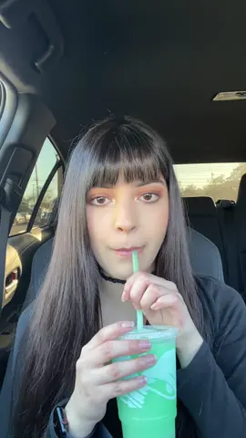 These cheesy Doritos tacos have been my favorite for yearsss #letseat #eatwithme #tacobell 