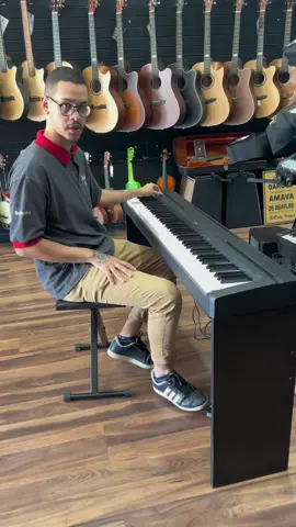 Piano digital yamaha P45B O Compacto Piano Digital de 88 teclas P-45B da Yamaha, oferece o melhor som de piano de cauda criado pelo sistema AWM Stereo Sampling. Suas 88 teclas Graded Hammer oferecem a ação de um piano acústico e oferecem 4 níveis de sensibilidade ao toque, proporcionando sensação de tocar em um verdadeiro piano acústico. www.miyatamusic.com.br  #piano #pianodigital #tecladista #pianist #pianocover 