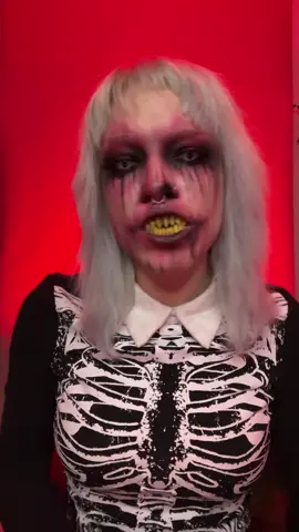 how I insert my fake teeth 😅 #sfx #sfxmakeup #prosthetics #fypmakeup #fypsfx #horror #horrormakeup 