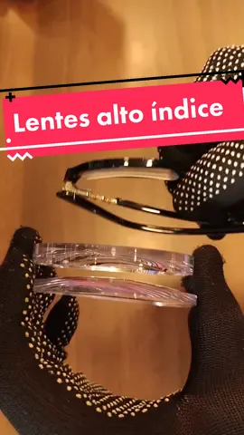 Cuando se trata de medidas altas consideraremos lentes de alto índice y armazones ideales para este tipo de medidas. Esto no solo nos ayudará a obtener un lente reducido en espesores, sino que además será mucho más liviano y cosmético, cumpliendo las expectativas del paciente. ¿Que te pareció el vídeo? Si tienes una medida alta escríbenos para asesorate. Somos Urban. #saludvisual #optometria #lentesreducidos #urbanopticalovers #guayaquil #quito 