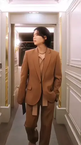 Ganteng banget 🤧 TAKBIR 😻 #minyoongi #yoongi #yoongiedit #suga #agustd #valentino #valentinosuga #marieclaire #bts #btsarmy #xyzbca 