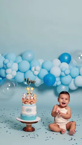 Ser papá fotógrafo significa hacerle las fotos a tus niños 🥰 #photography #cakesmash #cakesmashphotography #one #happybirthday #studio #baby #babyboy #reels #portrait #retrato #bebe #primeraño #sesión #pastel #blue #azul 