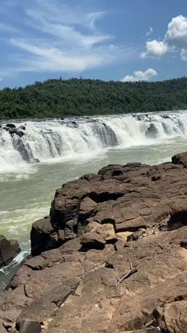 Lugar incrível ✨.                                                  O salto do Yucumã é um atrativo especial, com 1.800 metros de extensão e quedas d'água com até 12 metros de altura seguindo o curso do Rio Uruguai. #saltodoyucumã #riouruguay #viagem #lugares 