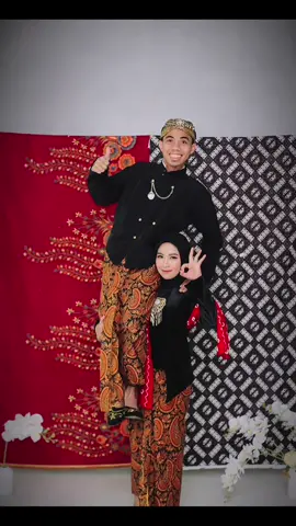 Suami gendong istri❌ Istri gendong suami✅ #fypシ #viral #tiktokviral #fyp #muahits 