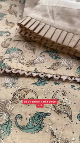⚠️Limited pieces left in our chikan kari collection⚠️ www.zkfashion.co.uk #pakistanifashion#pakiatanitiktok#pakistanisuits#pakistaniclothesuk#readymadesuits#shawlsuit#wintershawlsuits 