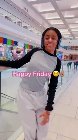 Happy FriYay 💖🤗 #deuces #xyzbca #friyay #fypシ #dance #swag 