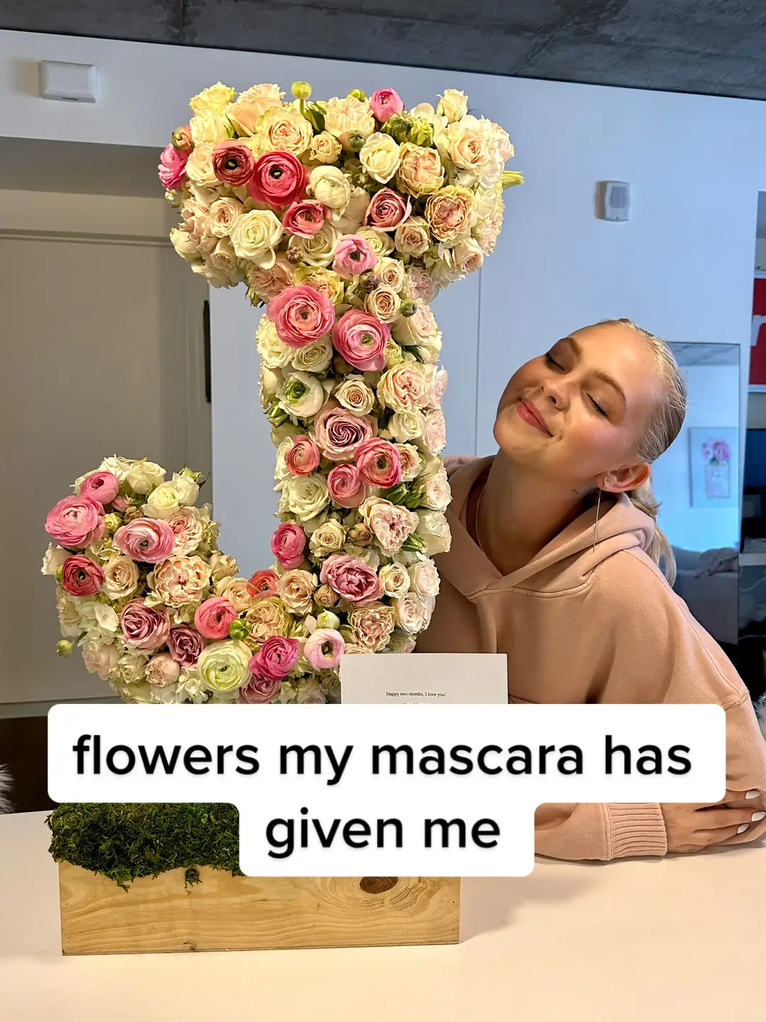 sorry but definitely gatekeeping this mascara 🥹💐🔒 #flowers #mascara #fyp 