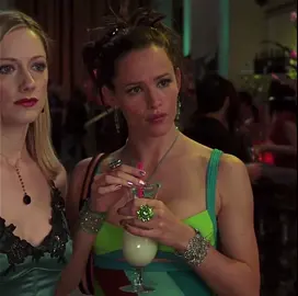 Obsessed with her look!#2000s #fyp #y2k #13goingon30 #jennarink #fashion #2000sfashion #00s 