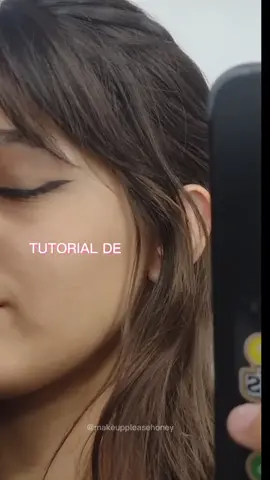 Buenas, cómo prometí en las  historias de Instagram hoy les traje un tutorial de como rizar correctamente sus pestañas!!! ❤️😍 • Esta técnica que es por partes, se utiliza para que al rizar las pestañas no quedén en efecto 
