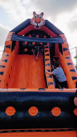 #tobogã #tobogãtigrão #Inflável #escorregão #diversao #fyp #jmkids #pulapula #festainfantil #paulistape #pernambuco #vamopula #deolhonojanga #janga #mariafarinha #brinquedos #férias #Carnaval #festadecriança #mamaedemenino #mamaedemenina 