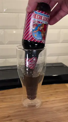 Replying to @khodezuki The perfect way to pour a root beer #LifeHack #satisfying #asmr