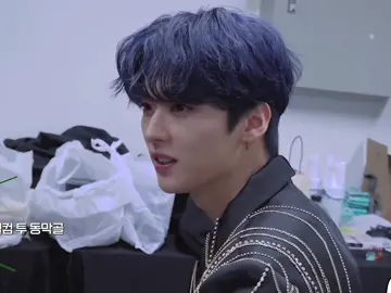 The way Lee Know looks at Han(“: #ReadySetLift #fyp #foryou #foryoupage #straykidsstay #skz #leeknow #hanjisung #skzstay #minsung #straykidsstay #skzedit #straykidsedit #minsungedit #strayx2 #kpop 