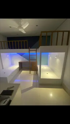 Dormitório com beliches fabricado prla Movel’Art 🤩#marcenaria #marcenariacriativa #moveisplanejados #moveissobmedida #arquitetura #moveis #tendencias #dormitorio #cama #beliche 