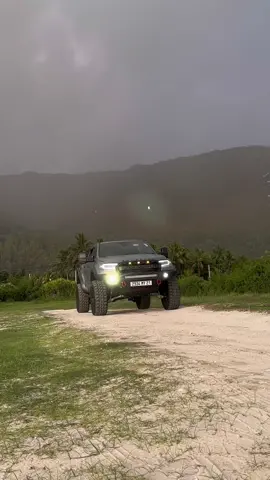 #Ford #Raptor #offroad #mauritius🇲🇺 #fypシ゚viral #HKS #fuel#Hamer#option #TURBO Raptor  🔥🔥🔥🔥