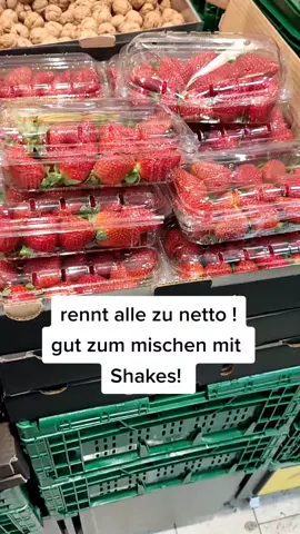 Netto Erdbeere,n Himbeeren und Heidelbeeren im Angebot ! #netto #obst #gesund #essen #fyp #fy #viral 