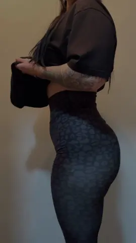 The reason I love pumpcovers is that you never know what’s underneath it🤌🏼🍑 #CapCut #glutegrowth #gymmotivation #gymrat #glutes #GymTok 