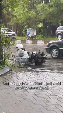 Terharu banget kalau melihat orang saling membantu gini. #radarbandung #tiktoktainment #yamahajabar @yamaha.jabar