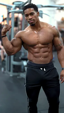 Add these 4 bicep 💪🏾 exercises to your next arm day!  1️⃣ DB Bicep Curl to Hammer Curl 2️⃣ Cable Gorilla Curl 3️⃣ Incline DB Hammer Curl 4️⃣ Cable Rope Preacher Curl Workout fueled by @reignbodyfuel  👉🏾Download my app so that we can train together daily to help you reach your goals. Link in bio! #gains #hardwork #biceps #fitmen #bicepworkouts #physique #workout #6pack #elev8tion #training #pullday #joshbailey #truevinefit