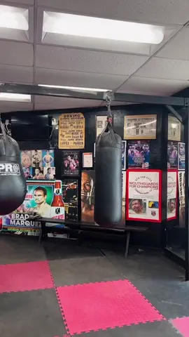 #fyp #boxingtraining  #boxingfans  #boxingtok  #westhillsca  #boxingjunky  #boxinggym  #silvaboxingmma 