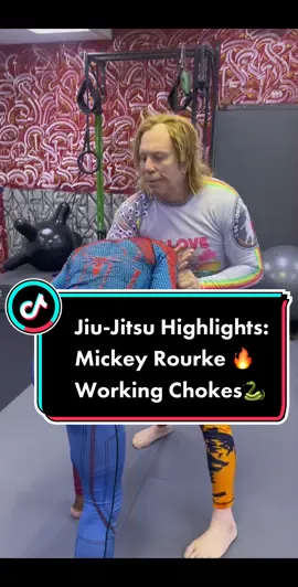 Jiu-Jitsu Highlights: Mickey Rourke 🔥 Working Chokes🐍 #mickeyrourke #mickeyrourkeedit #celebrity #submission #10thplanetwestla #choke #sports #sport #gym #martialarts #selfdefense #actor #actors #actorslife 