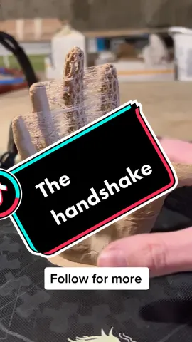 This hand looks like it’s from the last of us. What do you guys think?  Is the show good or is the game better? #thelastofus #timelapse #satisfying #ender3v2 