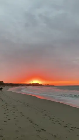 Y es que el Amoooooor 🍷.    #jota #sunset #adolescentes #seacaboelamor #salsa #salsaromantica #atardeceres #playa #zorritos #tumbes 