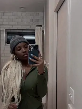 bare face just does it for me 🤲🏾