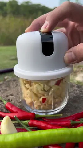 เครื่องปั่นมินิ 250ml🌶️🧄 ใช้ดี ประหยัดแรง ชาร์จแบตได้✨ #เครื่องปั่น #เครื่องปั่นบดละเอียด #เครื่องปั่นเอนกประสงค์ #ใช้ดีบอกต่อ #พกพาสะดวก #ของดีบอกต่อ #น้ําพริก #ทําน้ําจิ้ม #พริกกระเทียม #เครื่องปั่นพริกกระเทียม 