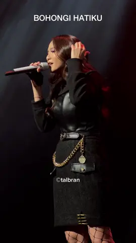 Ya tak mungkin kau temukan yg sama lagi, tulus hati sperti yg aku miliki ☺️ Mahalini - Bohongi Hatiku @Mahalini Raharja #mahaliniliveinkualalumpur #mahaliniraharja #fabula #panggungnyalini 