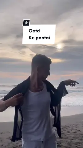 Nih yg butuh OOTD Buat ke pantai! Keren bgt guys! 👆🏻🔥😎 #fyp #fypシ #beachwellbali #bali #OOTD #fashion 