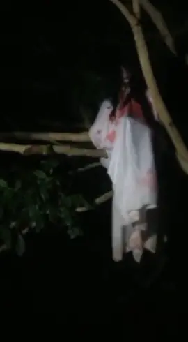 ketawanya serem juga ya #horror #hantuserem#kuntilanak#fyp #harusfyptitik #pasuakanmrpudid #harusfyppppp#pasuakanmrpudid #berendatiktok #mrpudidimengikuti 