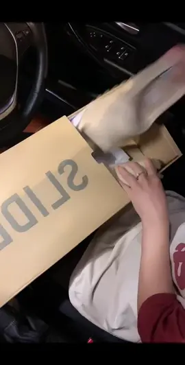 #tiktok #มะพร้าว #fyp #yeezy #รองเท้าแตะที่สวมใส่บนถนน #รองเท้าแตะมะพร้าว 