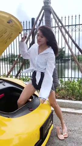 Very novel mini vacuum cleaner,worth a try 🤩🚙✨#cleaning #autosupplies #vacuumcleaner #car #CleanTok #uk 