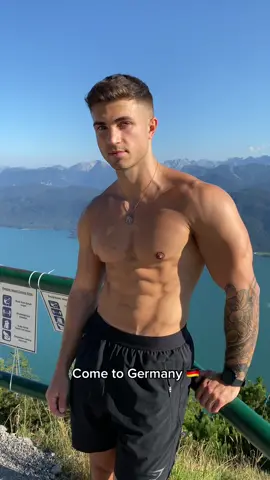 🙌🏽 #germany #walchensee #bayern #visitgermany #fitguys #explore #viral #sixpack #abs #views