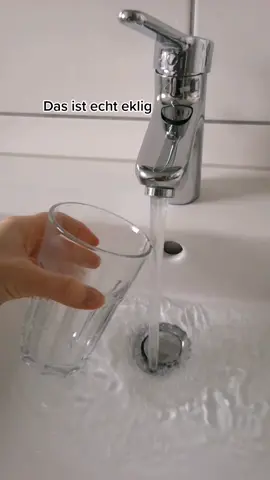 Natron mit warmen Wasser #natron#zahnbürste#clean#wasser#✅#tiktok#viral#ffyp#fy#tiktokhacks#foryoupage#schnegemacht#Home#ffypシ#hack#badezimmer#☑️ 
