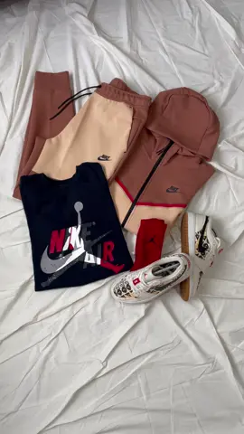 #keşfet #drip #nike #niketech  #niketechfleece #nikejordan #nikestyle #outfit #fyp #jordan #fleece #Tech @Nike @niketechfleece @niketechfleece_1 @world rap💫 